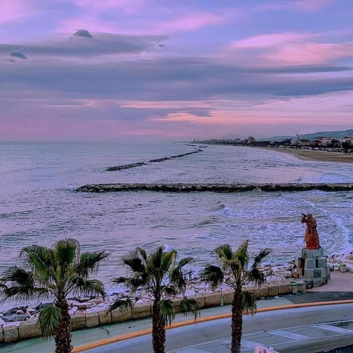 App Sul Lungomare Apartment San Benedetto del Tronto Exterior photo